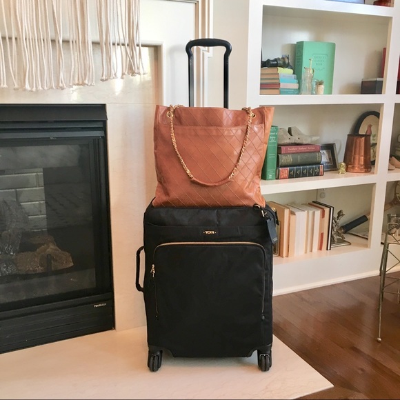 CHANEL Handbags - Chanel Vintage Lambskin Tote - Authentic